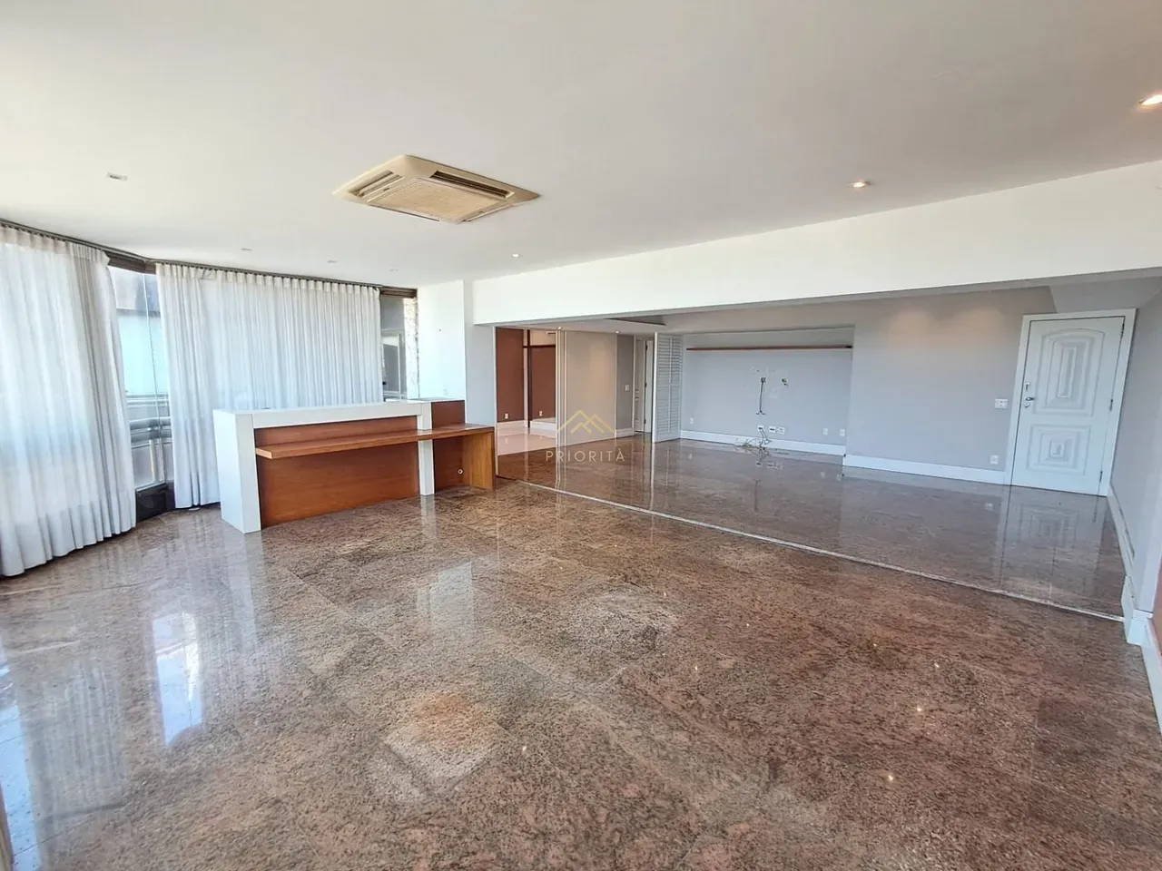 Floor-to-ceiling windows in a 4-bedroom apartment, 235 m² — photo 8