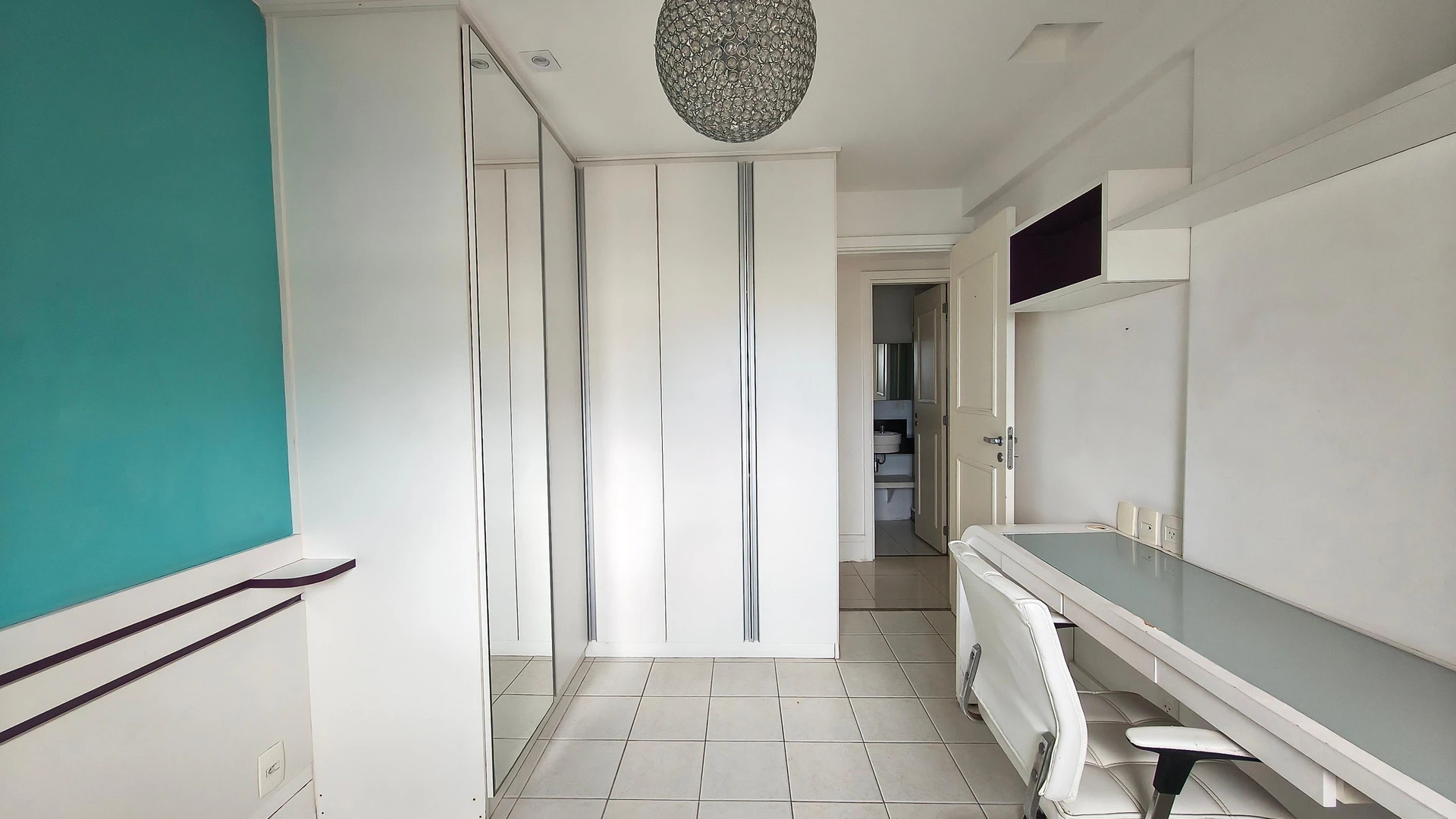 Apartment, 98 m², with a glass-enclosed balcony — photo 25
