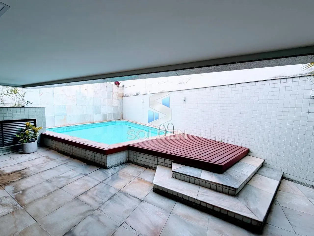 160 m² apartment with 3 bedrooms and 4 bathrooms — photo 33