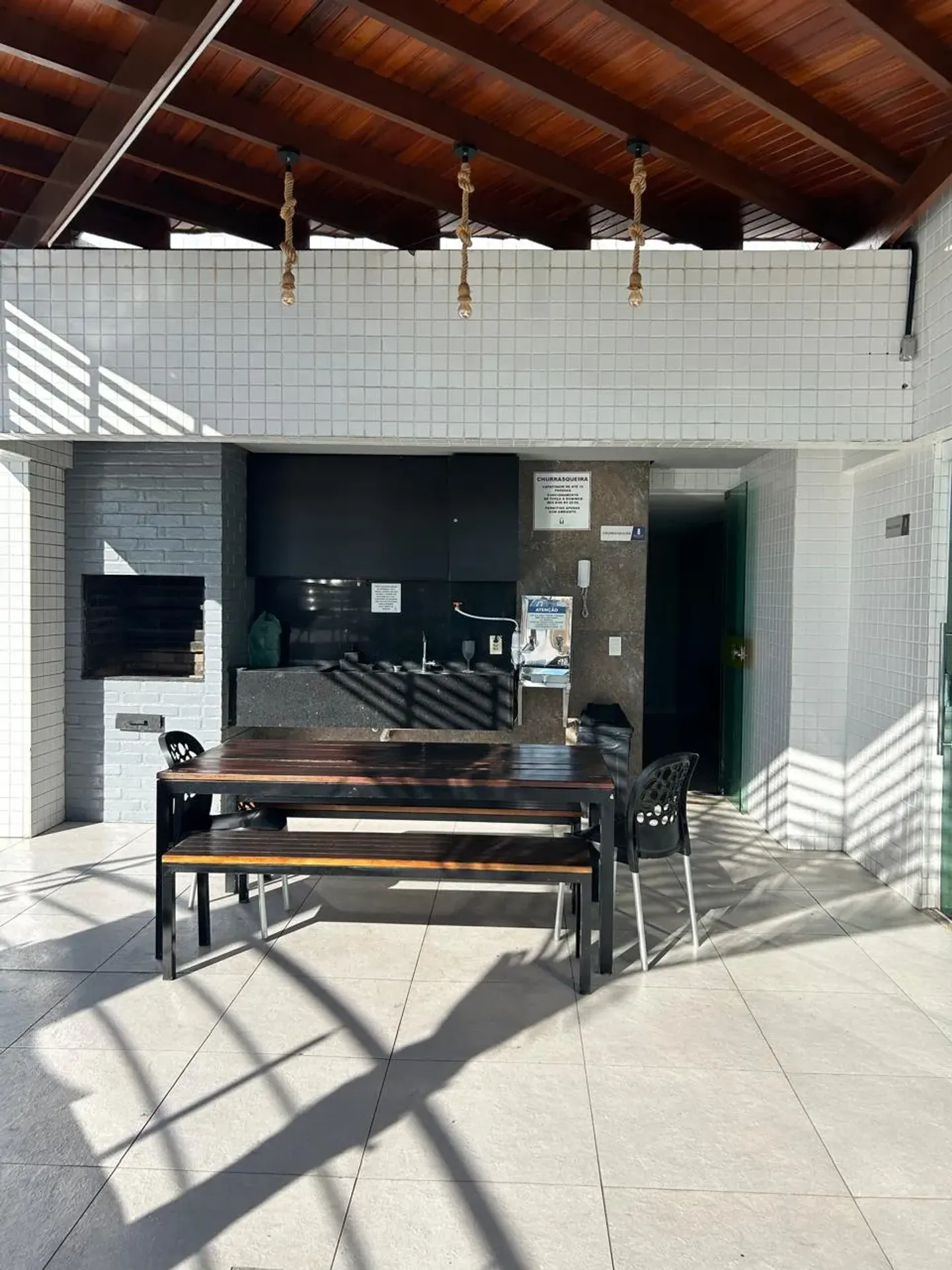 Furnished 3-bedroom apartment with a private BBQ — photo 12