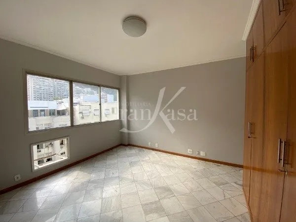 One-bedroom apartment in a building with a sauna — photo 15