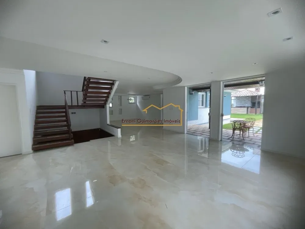 5 quartos e vista para as montanhas: casa de 350 m²