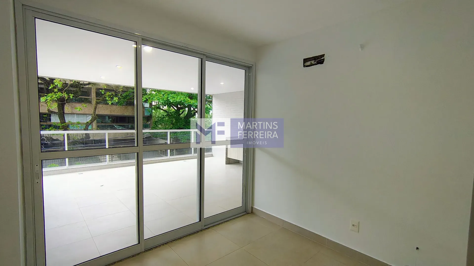 Балкон с грилем и 3 спальни: квартира 122 м² — photo 10