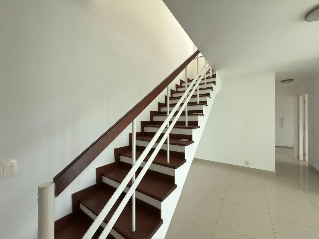 3-bedroom apartment in a building with a gym — photo 17