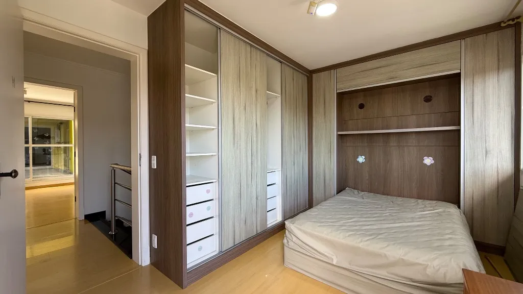 3-bedroom house with a bathtub in Curitiba — photo 4
