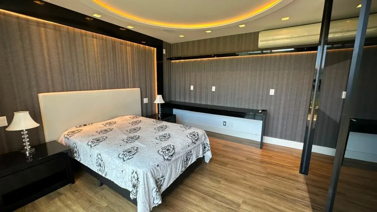 Casa com 5 quartos e 5 banheiros, com cozinha integrada — photo 24