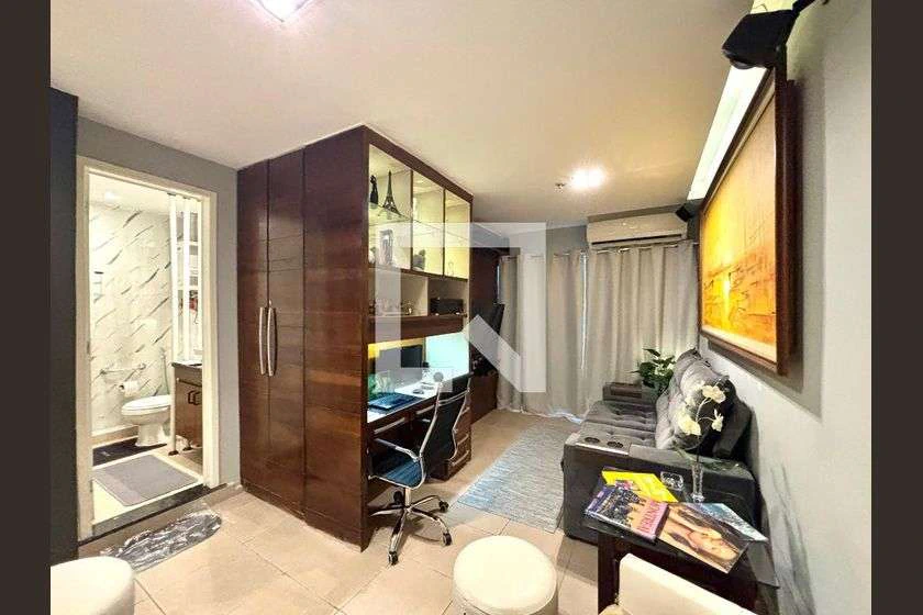 Furnished 1-bedroom apartment with glass balcony 65 m² — photo 12