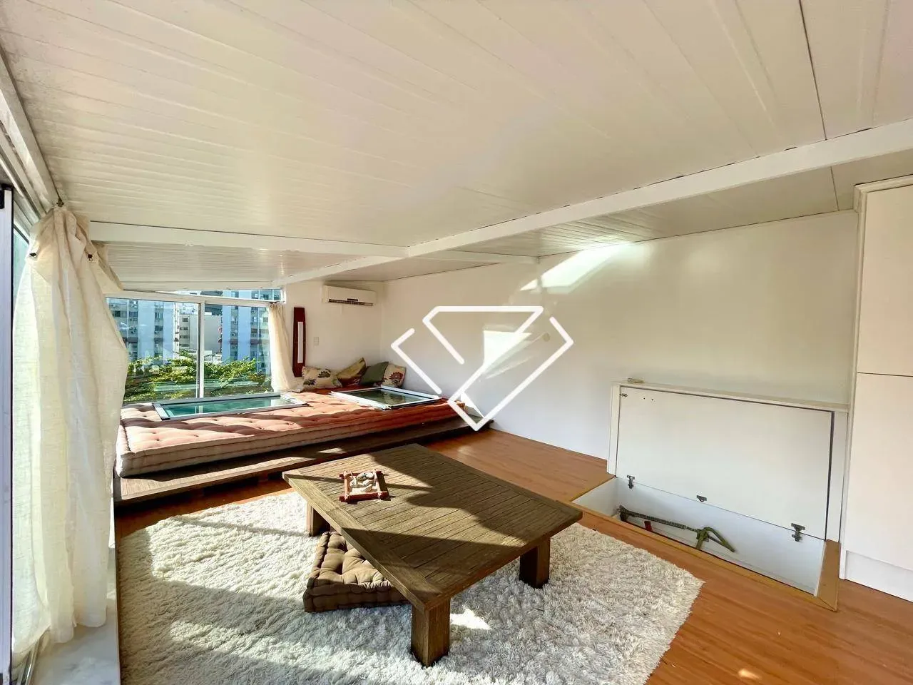 2-bedroom apartment with open-plan kitchen and balcony — photo 5