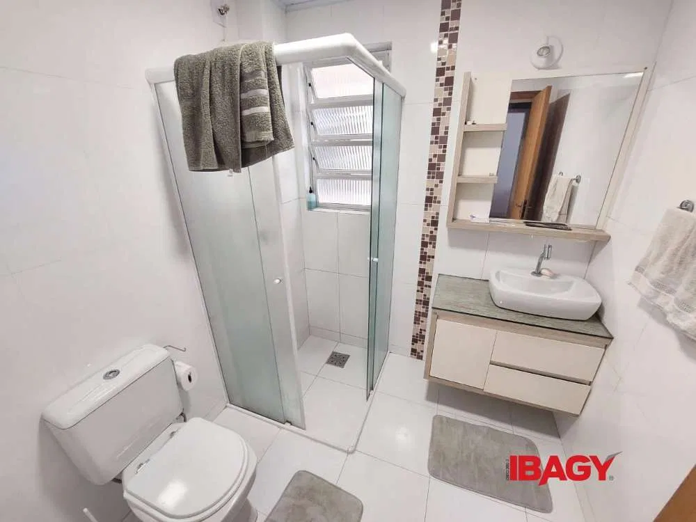 3-bedroom apartment with a washing machine — photo 11