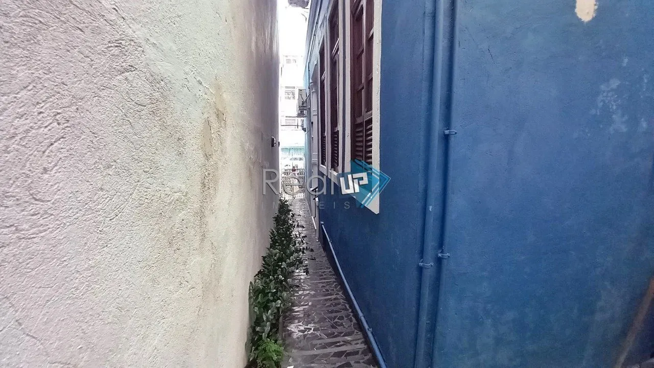 Colonial-style house with 3 bedrooms and a balcony — photo 5