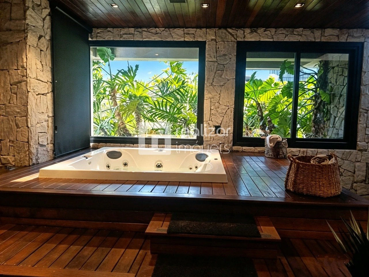 Furnished house, 560 m², with a water view — photo 26