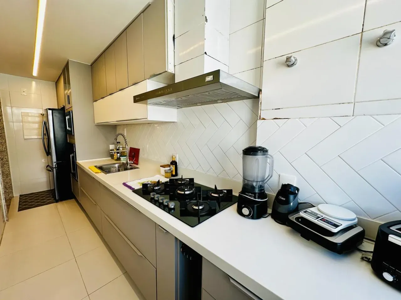Furnished apartment, 198 m², with floor-to-ceiling windows — photo 4
