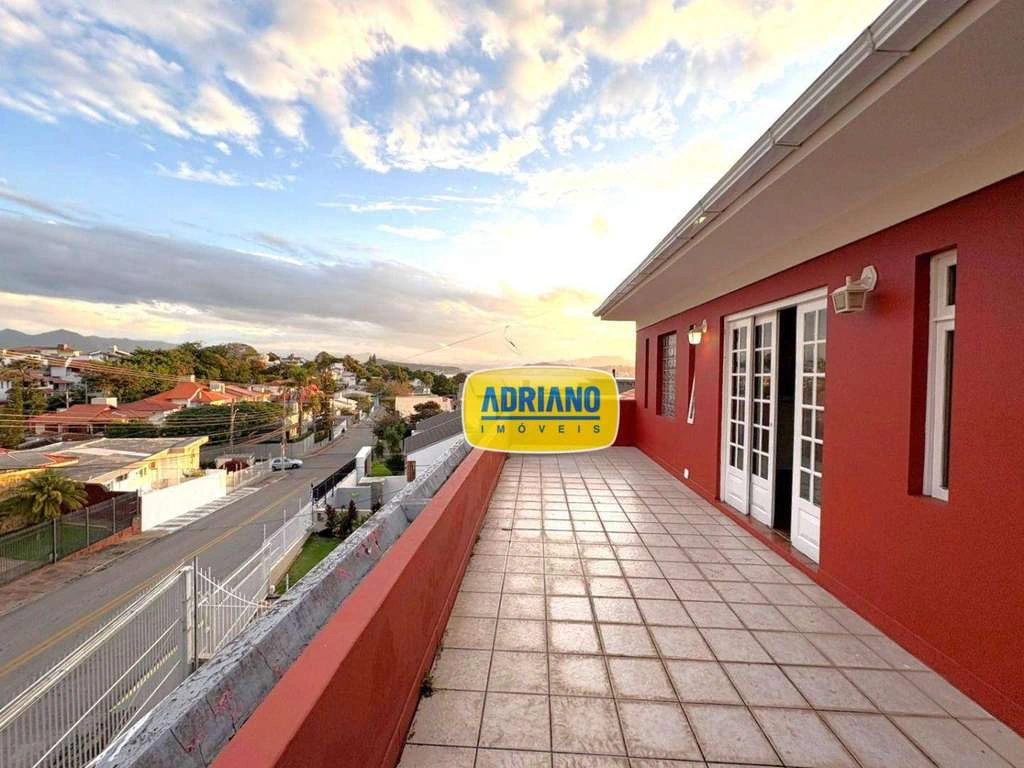 House with 390 m², 5 bedrooms and a private BBQ area
