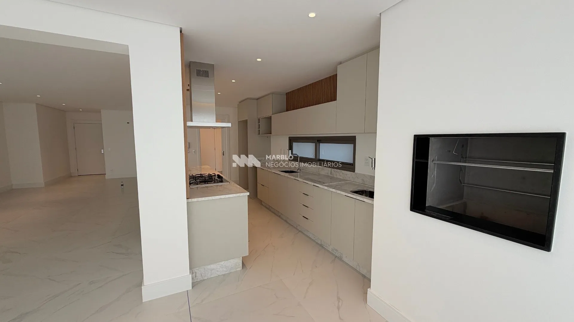 Apartment on the 5th floor with floor-to-ceiling windows — photo 35