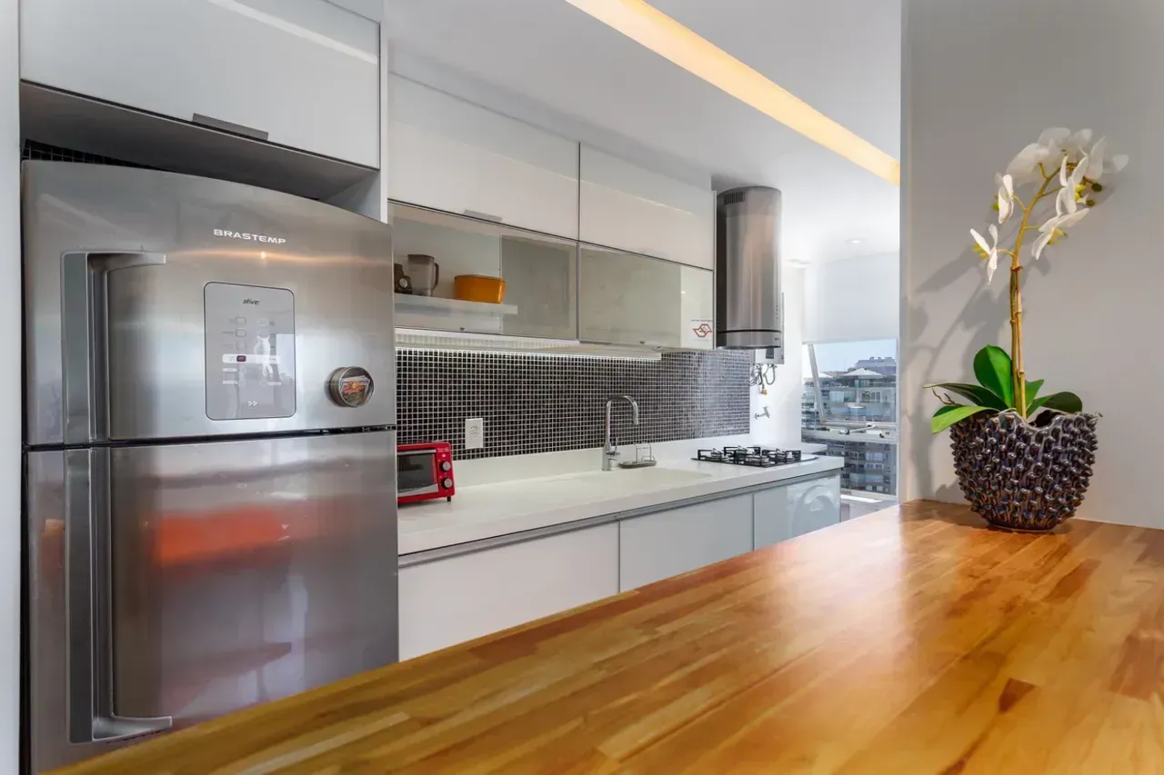 Furnished apartment with 2 bedrooms and water views — photo 14