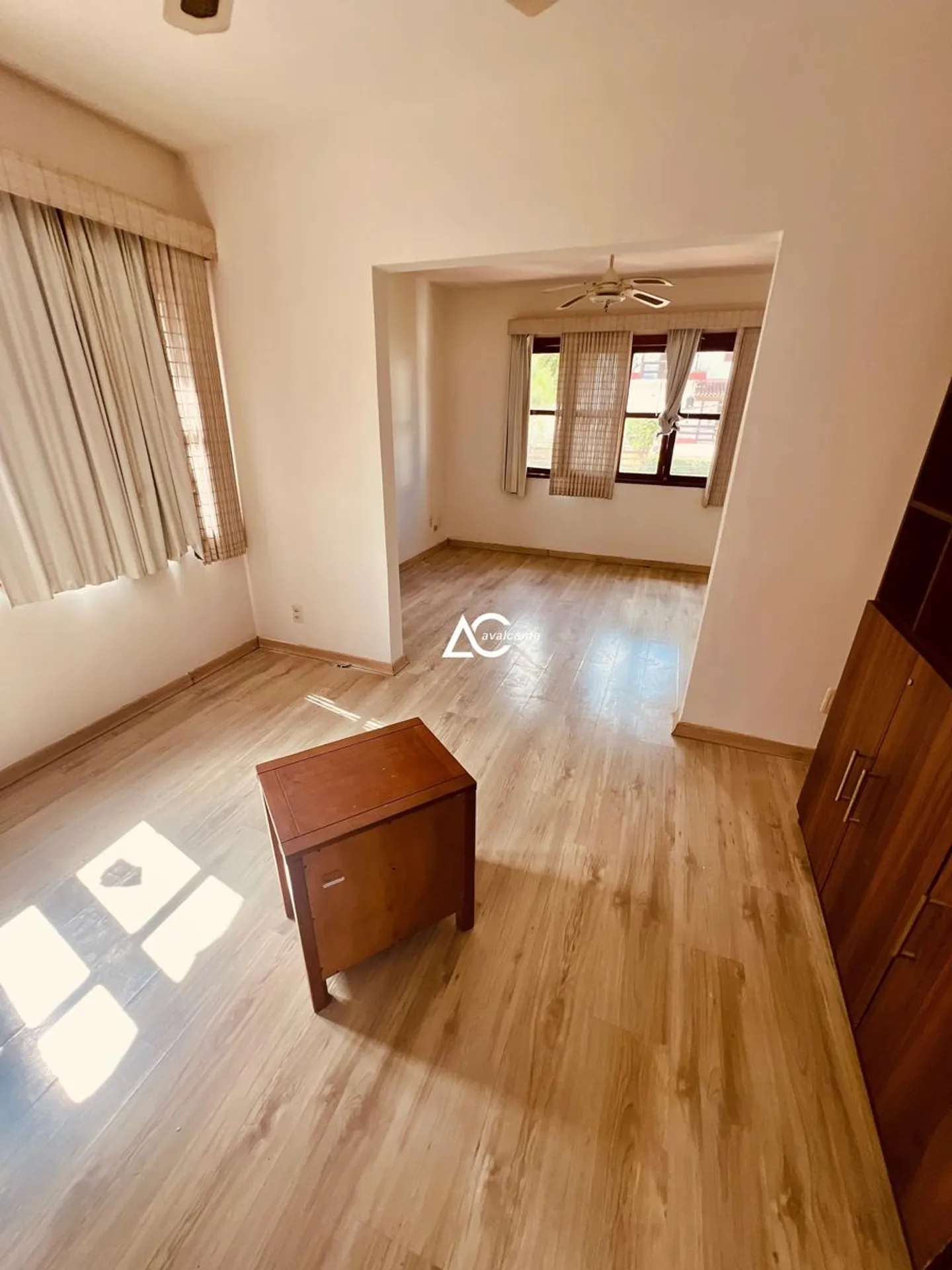 House with 5 bedrooms and 5 bathrooms plus a pool — photo 16