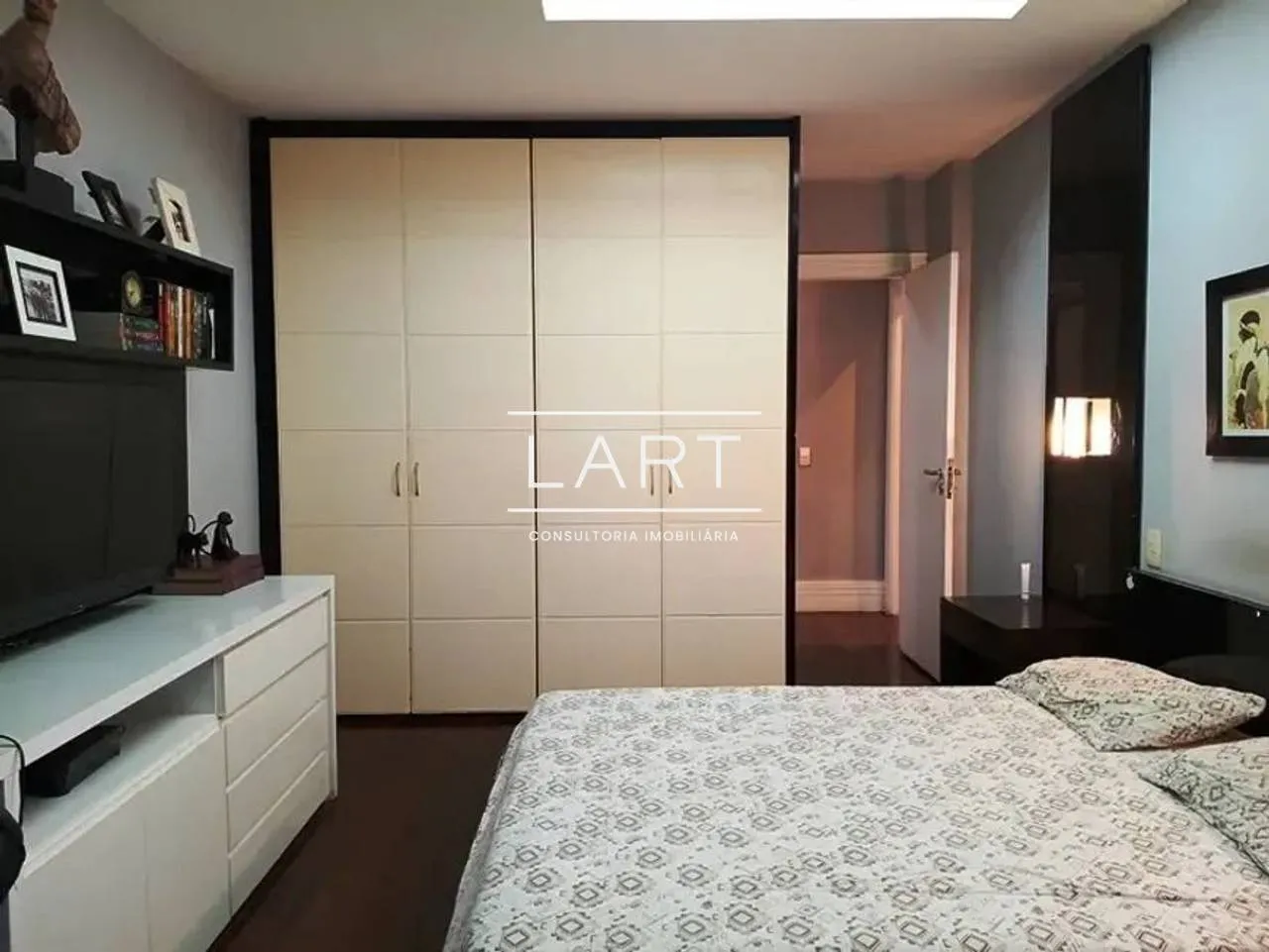Furnished apartment, 250 m², with floor-to-ceiling windows — photo 21