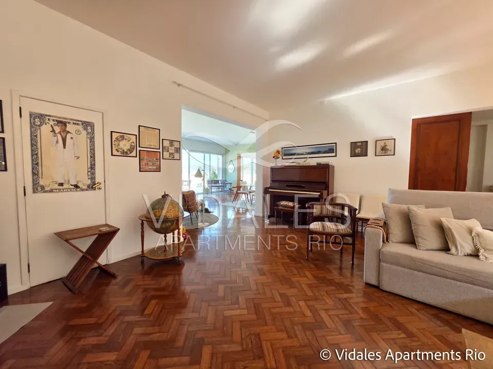 Furnished 715 m² apartment with 4 en-suite bedrooms — photo 13
