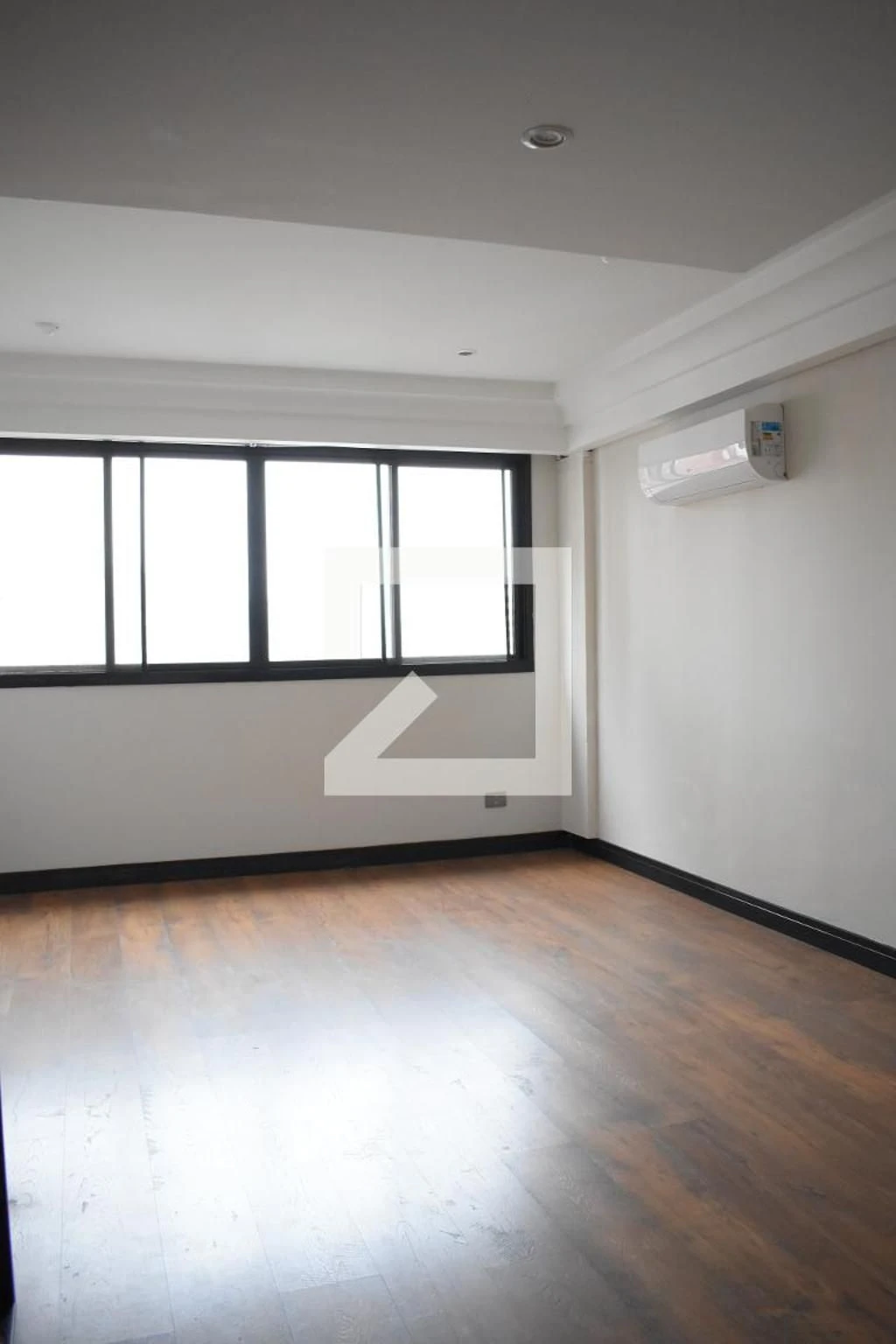 1-bedroom apartment with open-plan kitchen and pool — photo 10