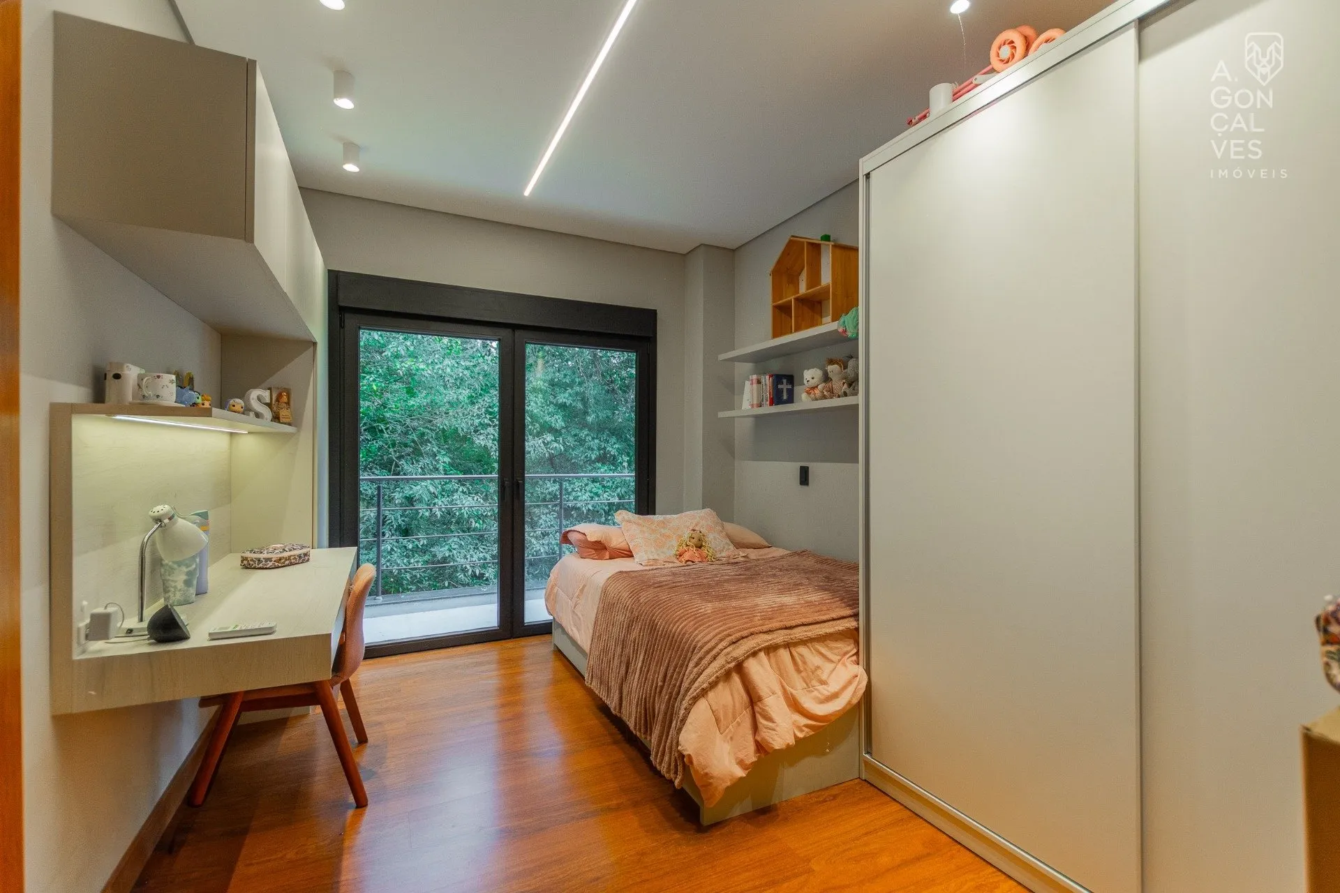 Furnished house with 4 bedrooms and 5 bathrooms — photo 33