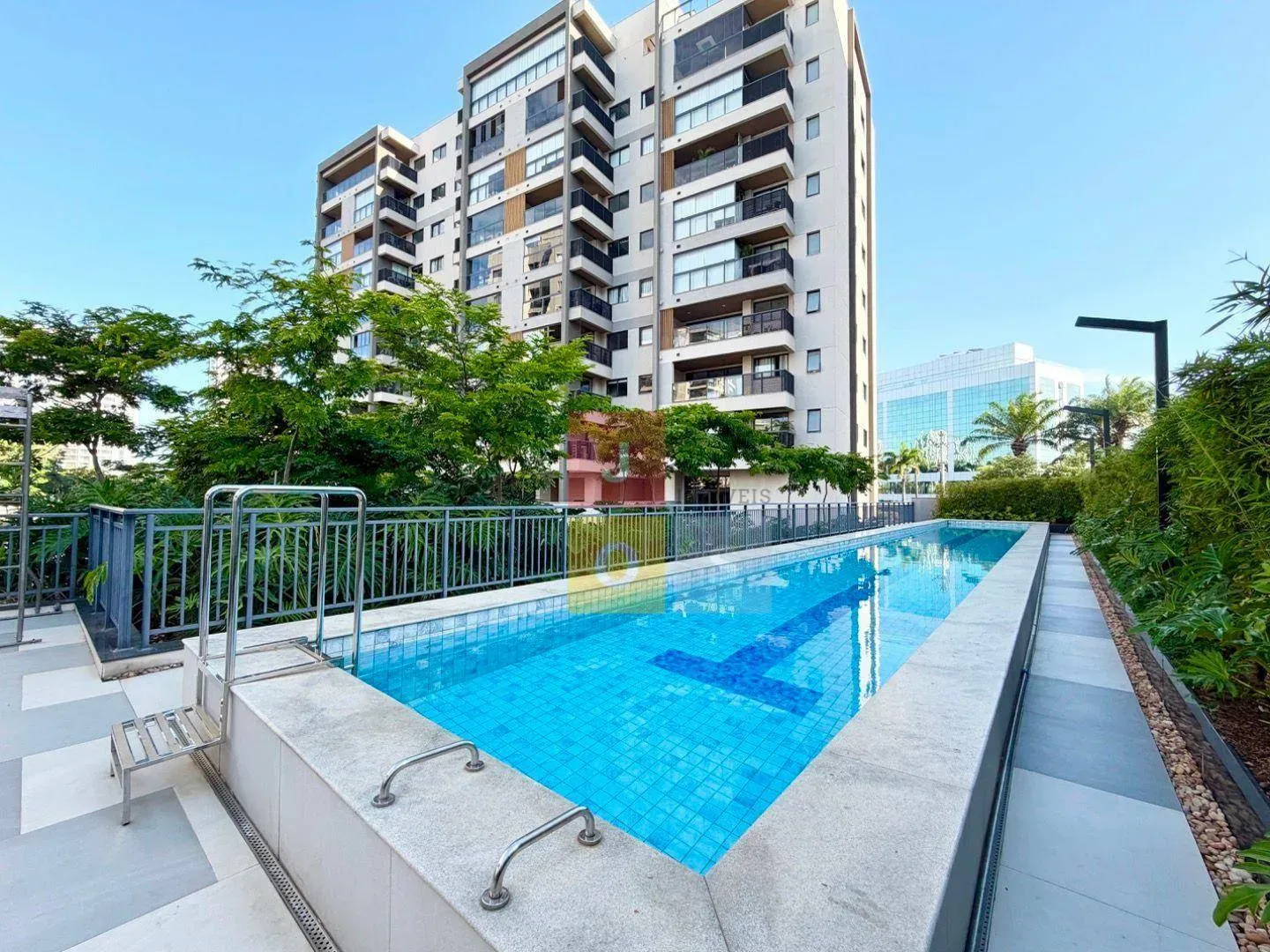 80 m² apartment with 2 bedrooms and a glass balcony — photo 24