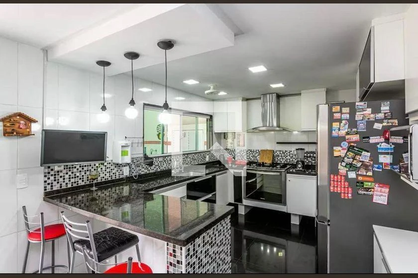 Casa amueblada de 288 m² con 4 suites y piscina — photo 23