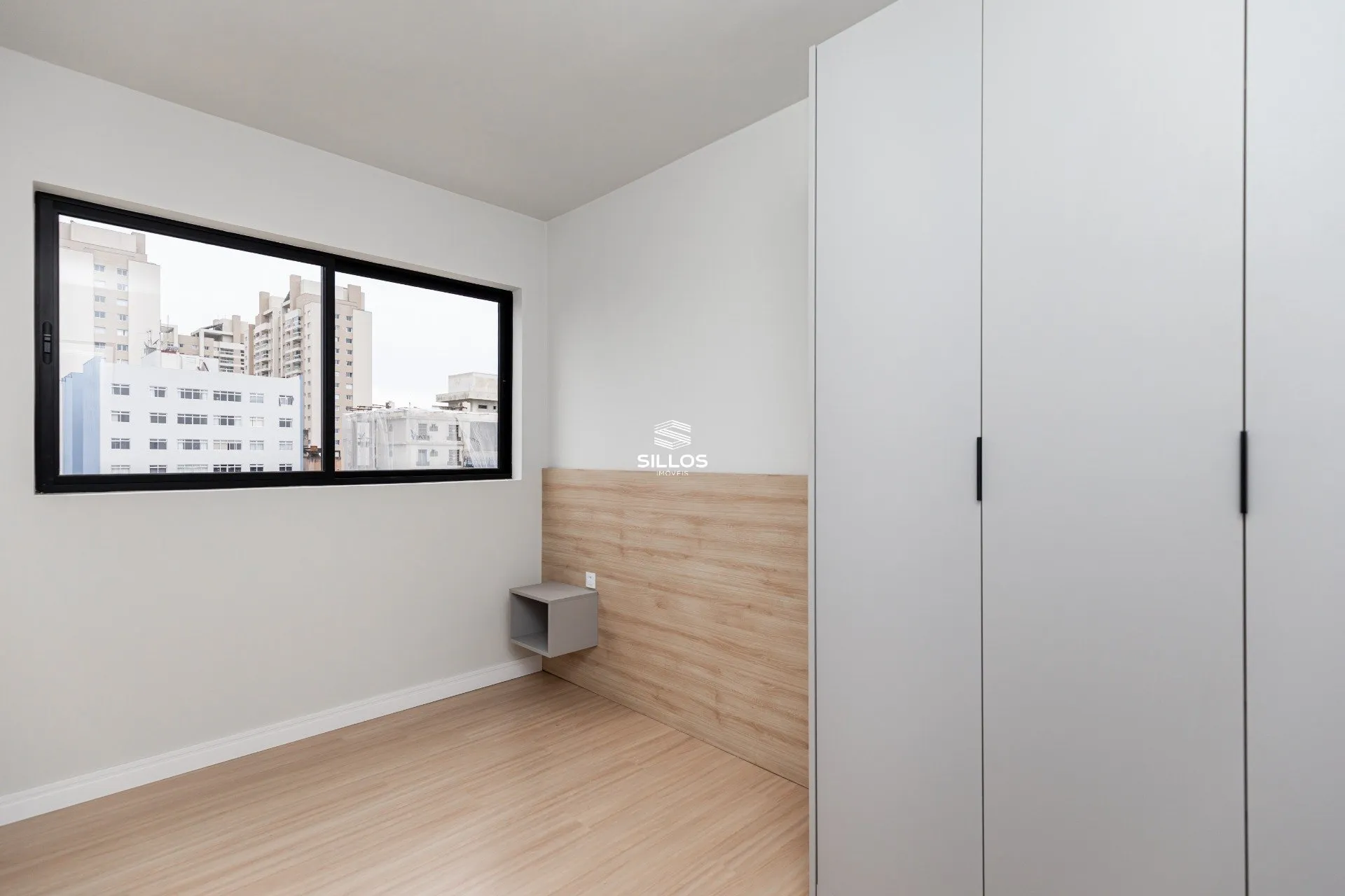 One-bedroom apartment in a building with a gym — photo 3