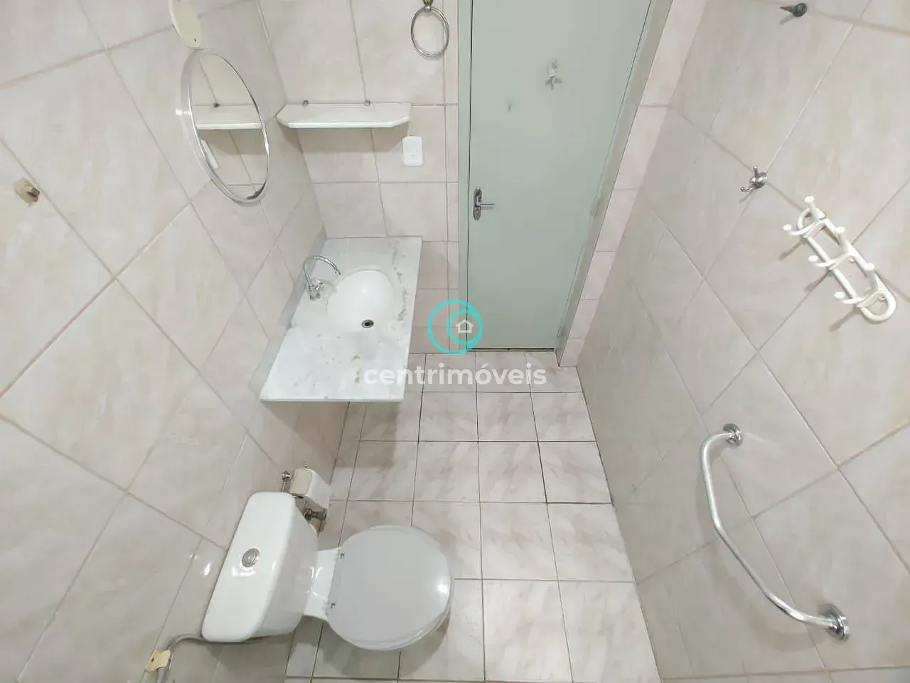 Wood or laminate floors in a 2-bedroom apartment, 50 m² — photo 16
