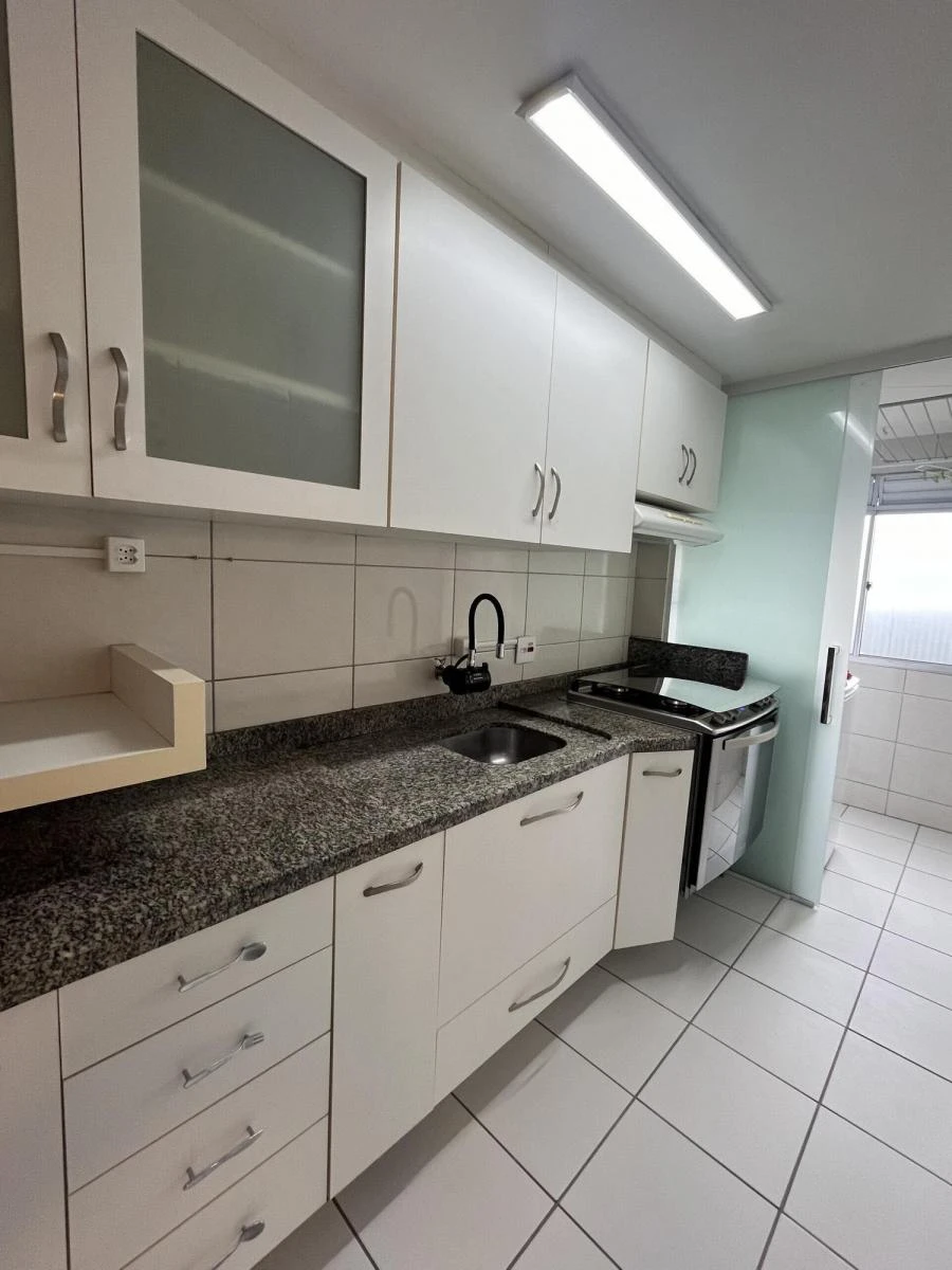Furnished apartment with 3 bedrooms and a balcony — photo 10