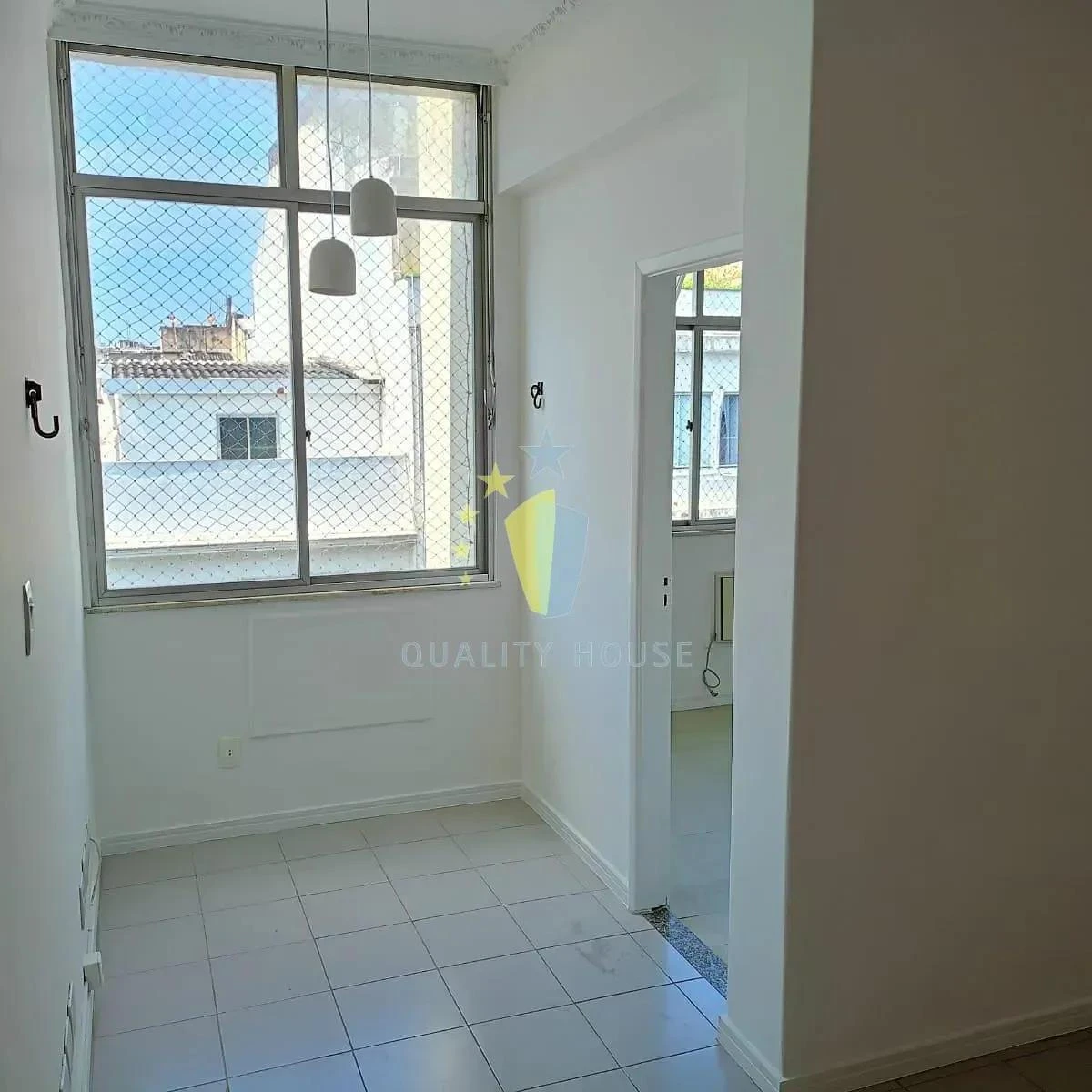 Bathtub in a 2-bedroom apartment, 90 m² — photo 11