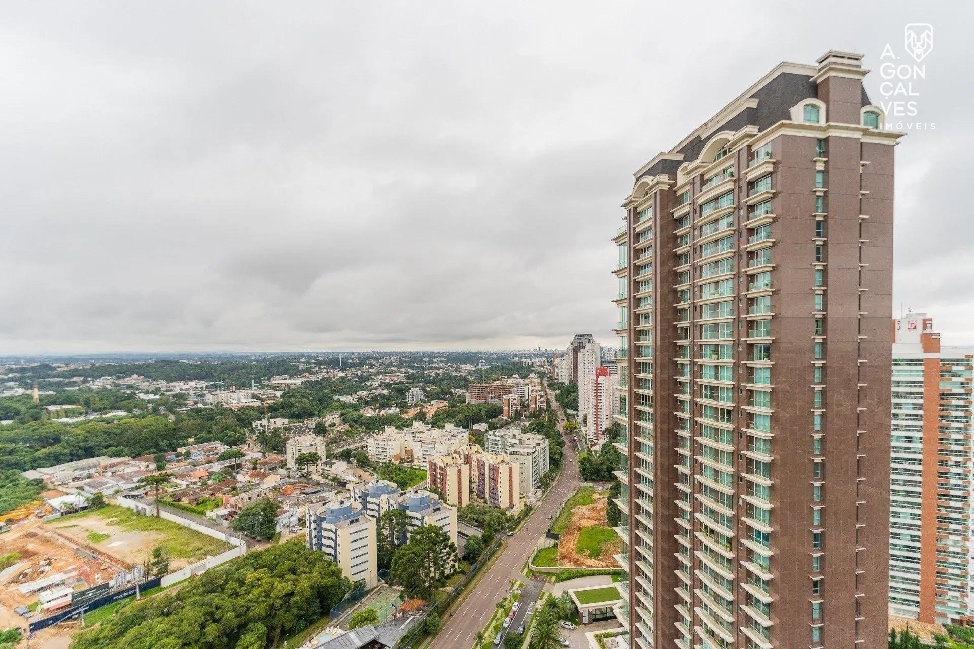 Квартира с 3 спальнями, 5 санузлами и 3 местами — photo 45