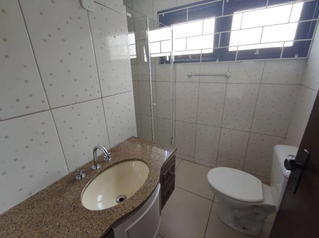 Two-story house with 3 bedrooms and 2 bathrooms — photo 24