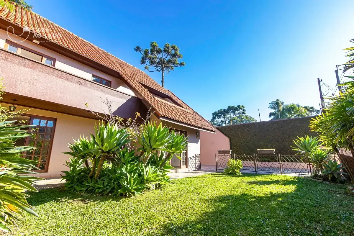390 m² house with 6 bedrooms and a backyard unit — photo 27