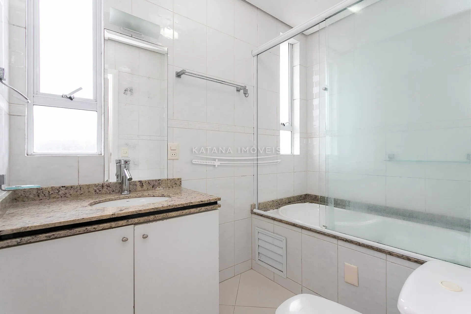 4-bedroom apartment with a bathtub in Florianópolis — photo 31