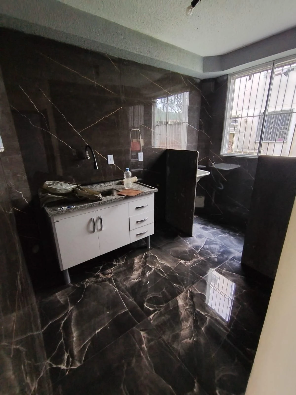 Unfurnished apartment with 2 bedrooms and a closed kitchen — photo 2