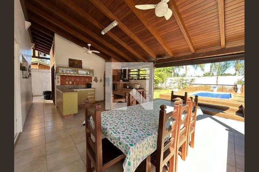 Furnished 284 m² house with 4 bedrooms and balcony