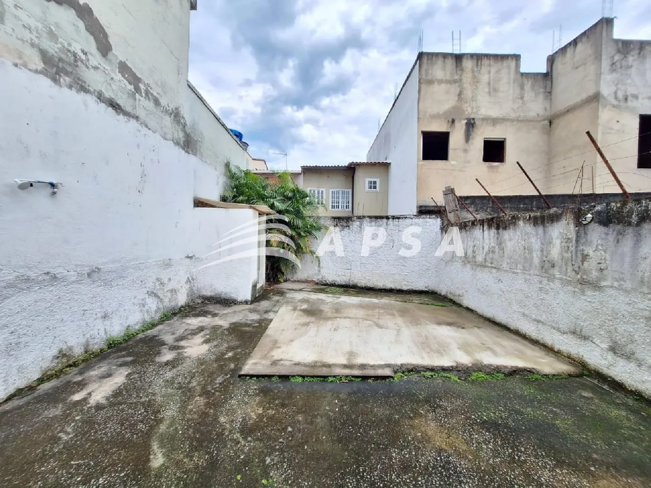 Casa com 2 quartos e cozinha fechada com fogão a gás — photo 19