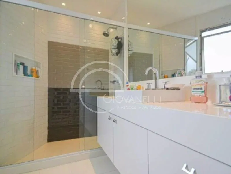 Furnished apartment with 4 en-suite bedrooms — photo 30