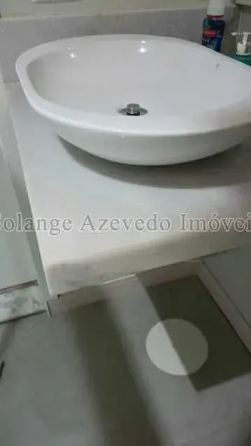 Studio mobiliado com bancada de cozinha compacta — photo 8