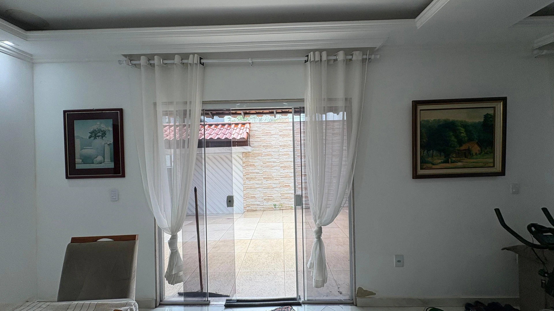 4-bedroom house with a glass-enclosed balcony — photo 78