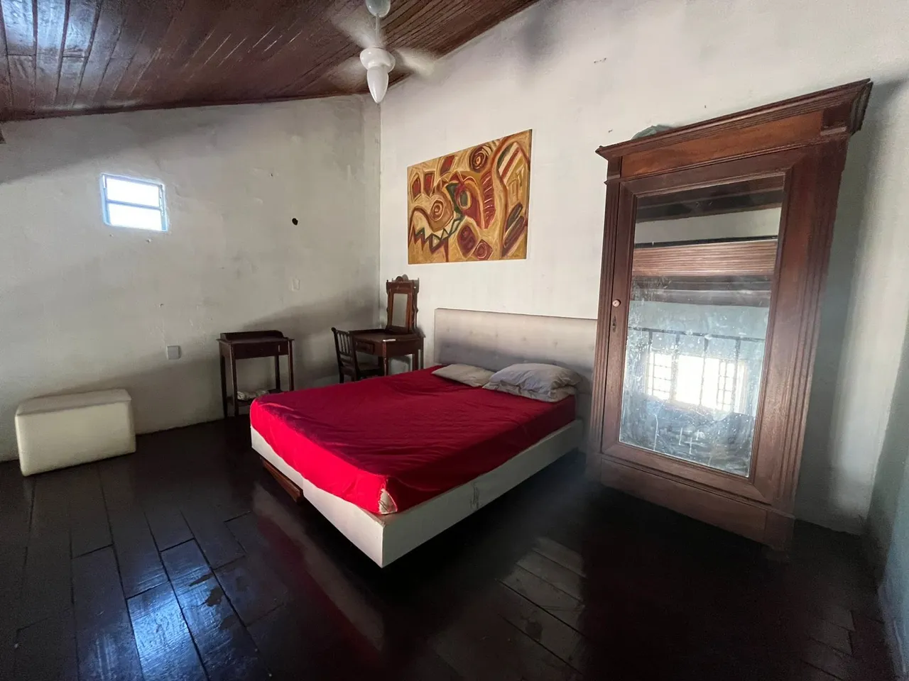 Furnished 1-bedroom loft with a real desk — photo 3