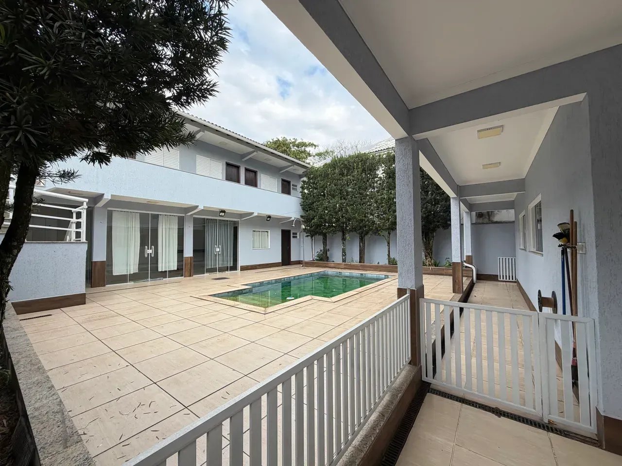 Casa com 4 quartos e 5 banheiros, 300 m² — photo 16