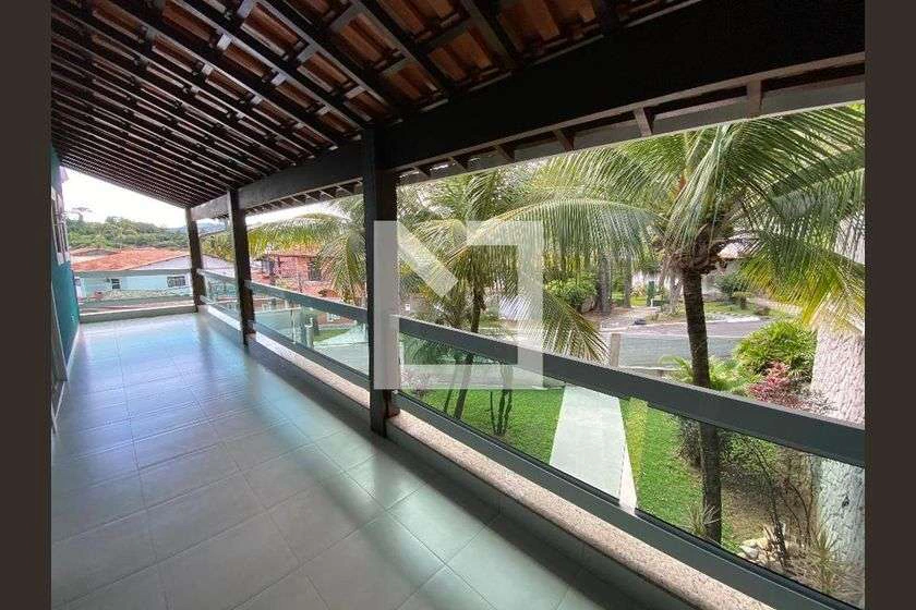 Casa em condomínio com 4 quartos, 7 banheiros e 4 vagas — photo 2