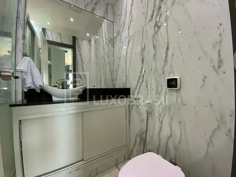 Furnished 3-bedroom apartment with enclosed glass balcony — photo 18