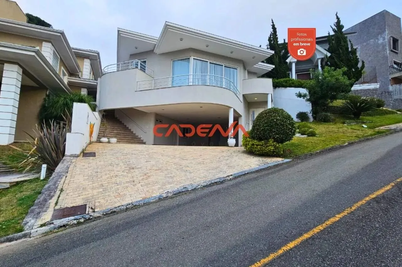 598 m² house with 4 bedrooms and private BBQ