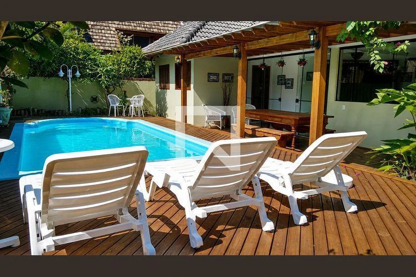 Облаштований будинок з 4 спальнями та 320 м² — photo 43