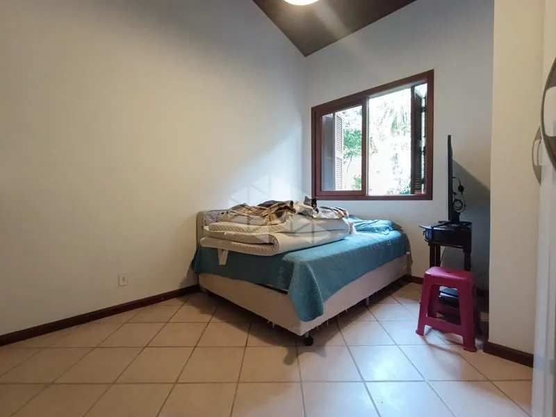 Furnished 360 m² house with 3 bedrooms and 6 parking spaces — photo 30