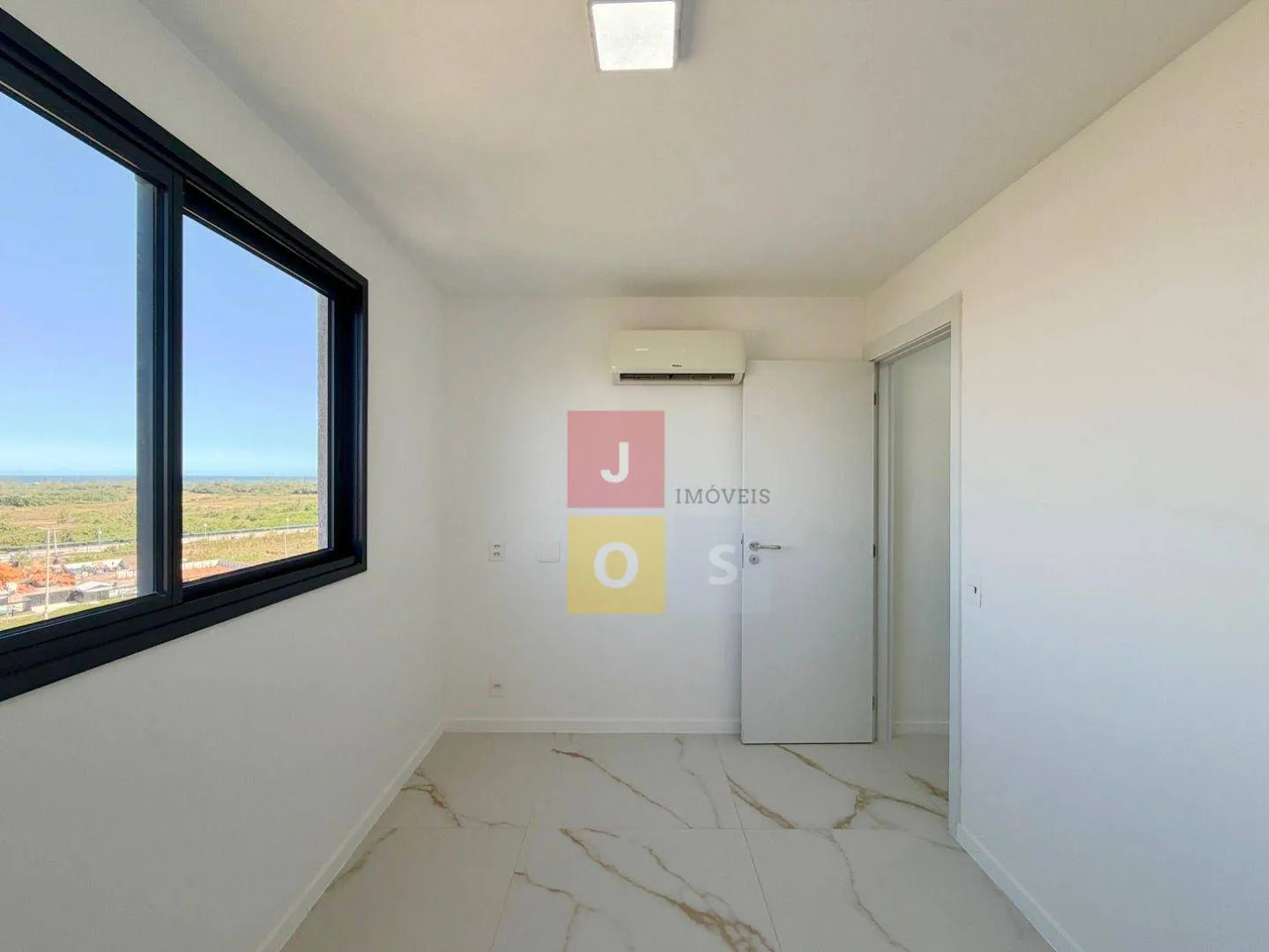 80 m² apartment with 2 bedrooms and a glass balcony — photo 38