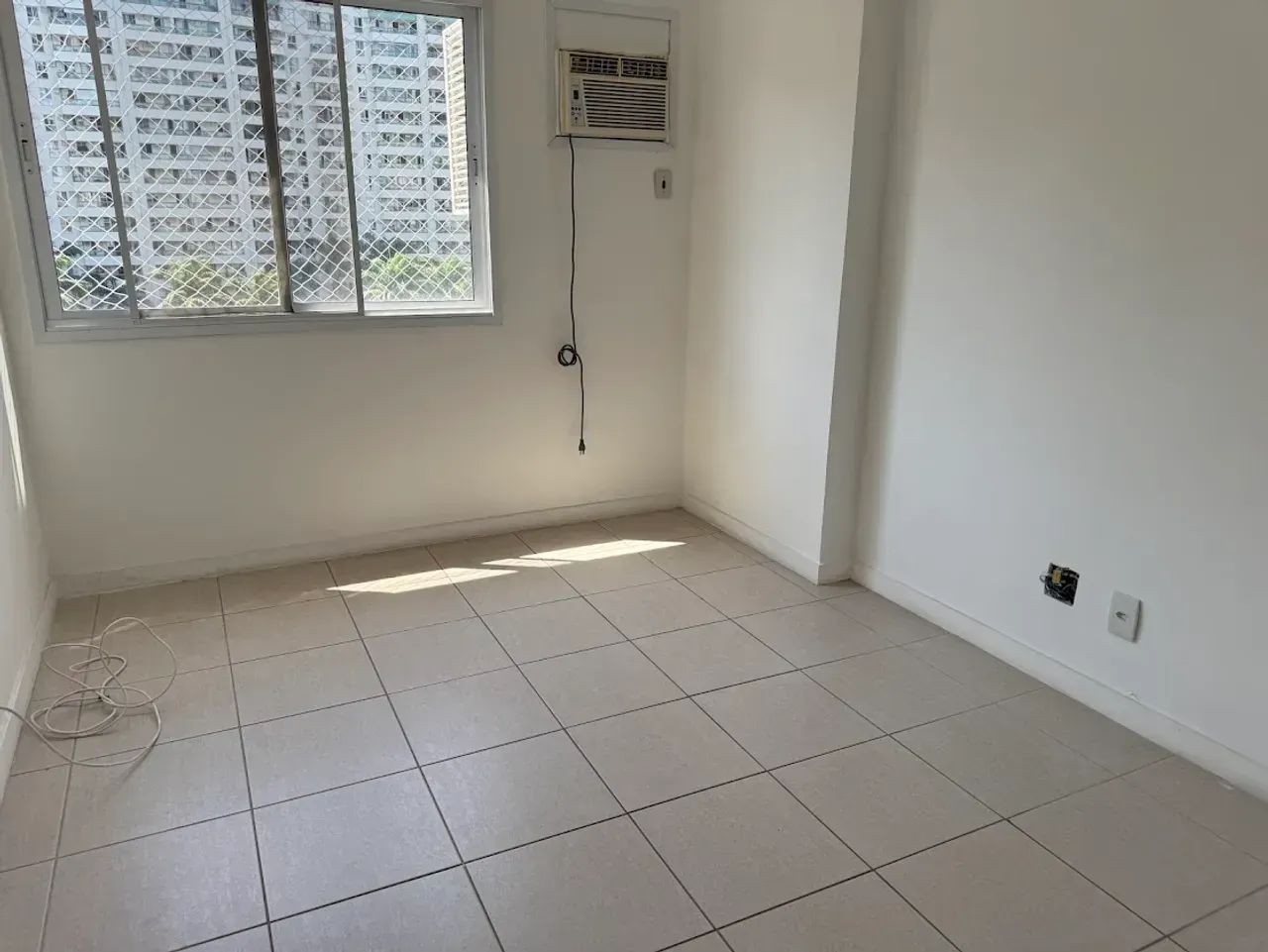 4-bedroom apartment in a building with a gym — photo 15