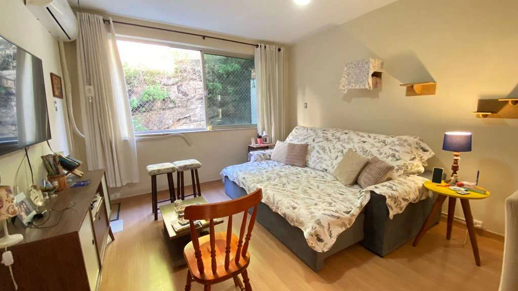 Apartamento de 3 quartos com fogão a gás e móveis — photo 2